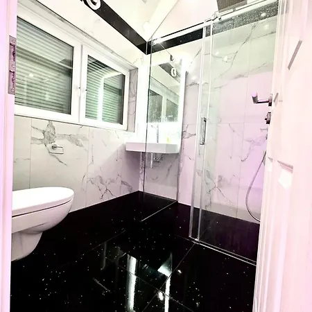 Apartment Apartment *